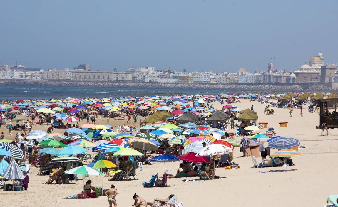 Playa de La Victoria en Cádiz capital