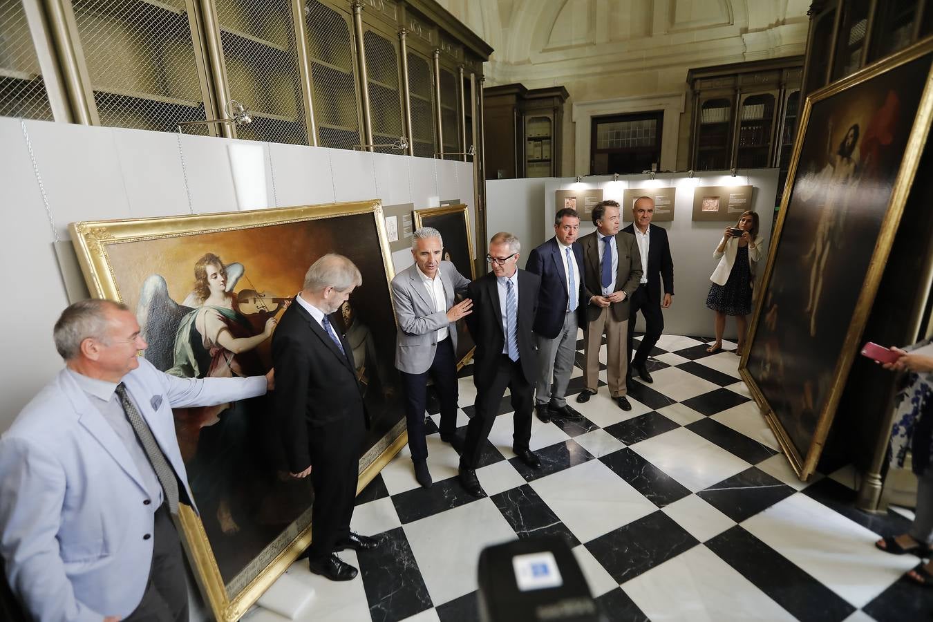 Fotogalería: La visita del ministro de Cultura al Archivo de Indias