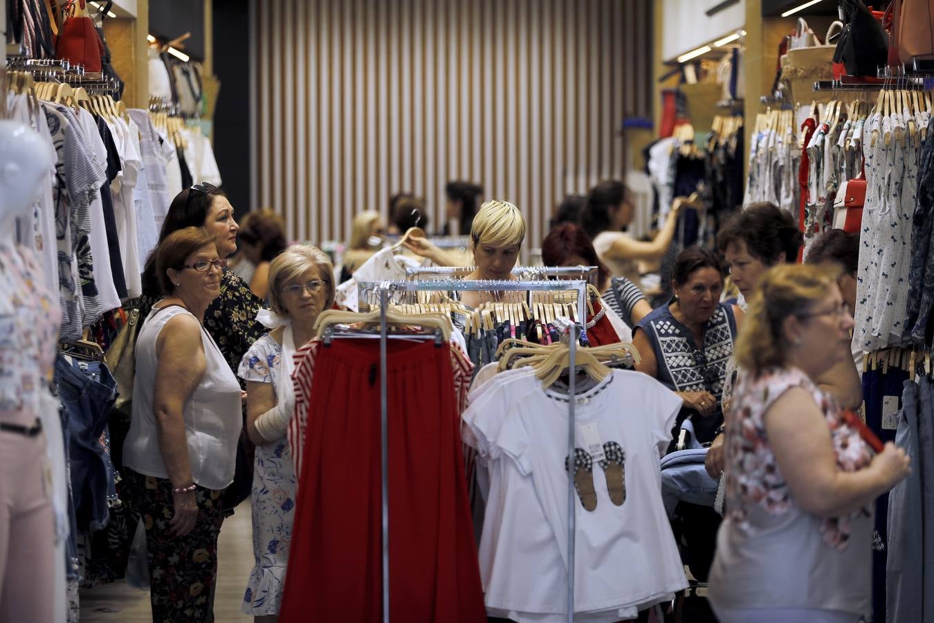 En imágenes, la «pretemporada» de rebajas en Córdoba