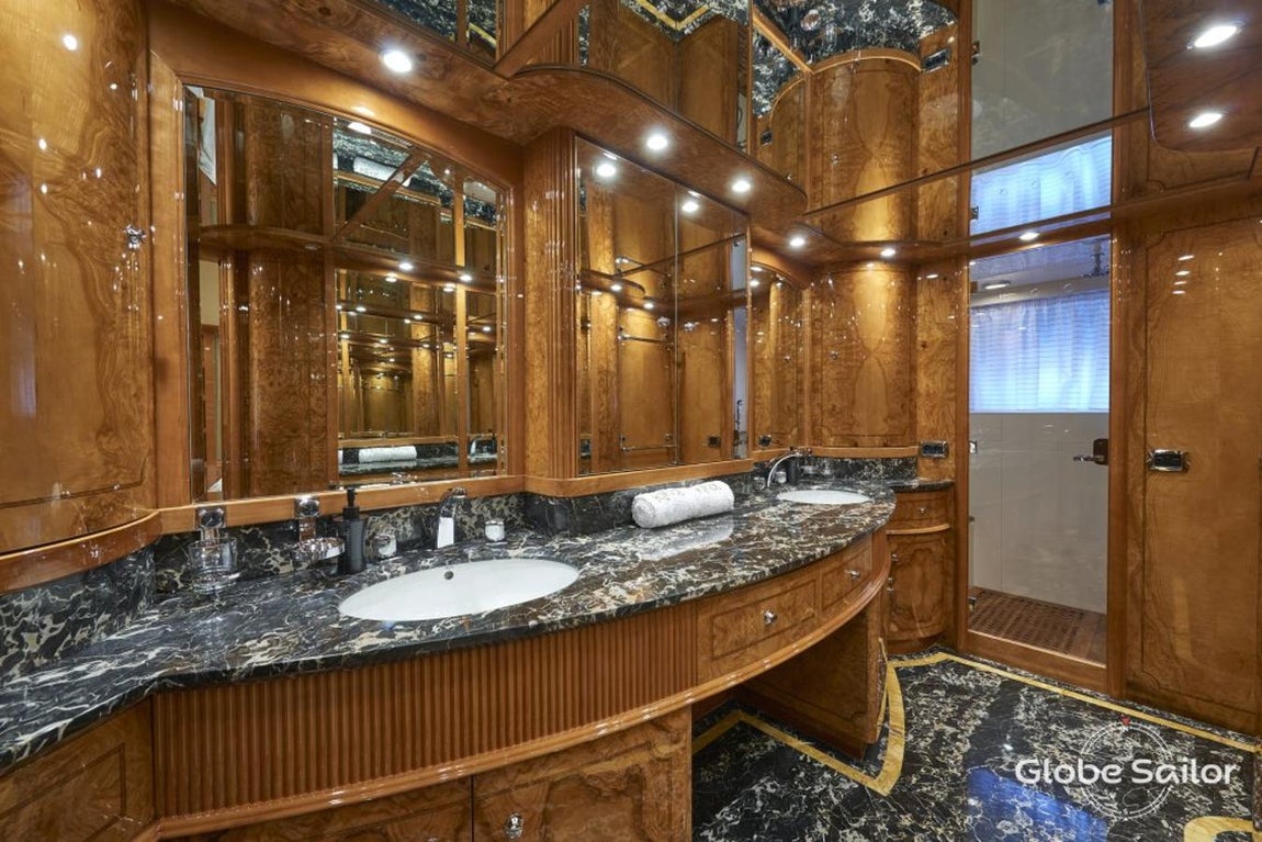 ASTONDOA 102 GLX. En el interior del navío la belleza y el lujo van de la mano. El precio de esta experiencia oscina está entre los 50.000 y los 70.000 euros por semana