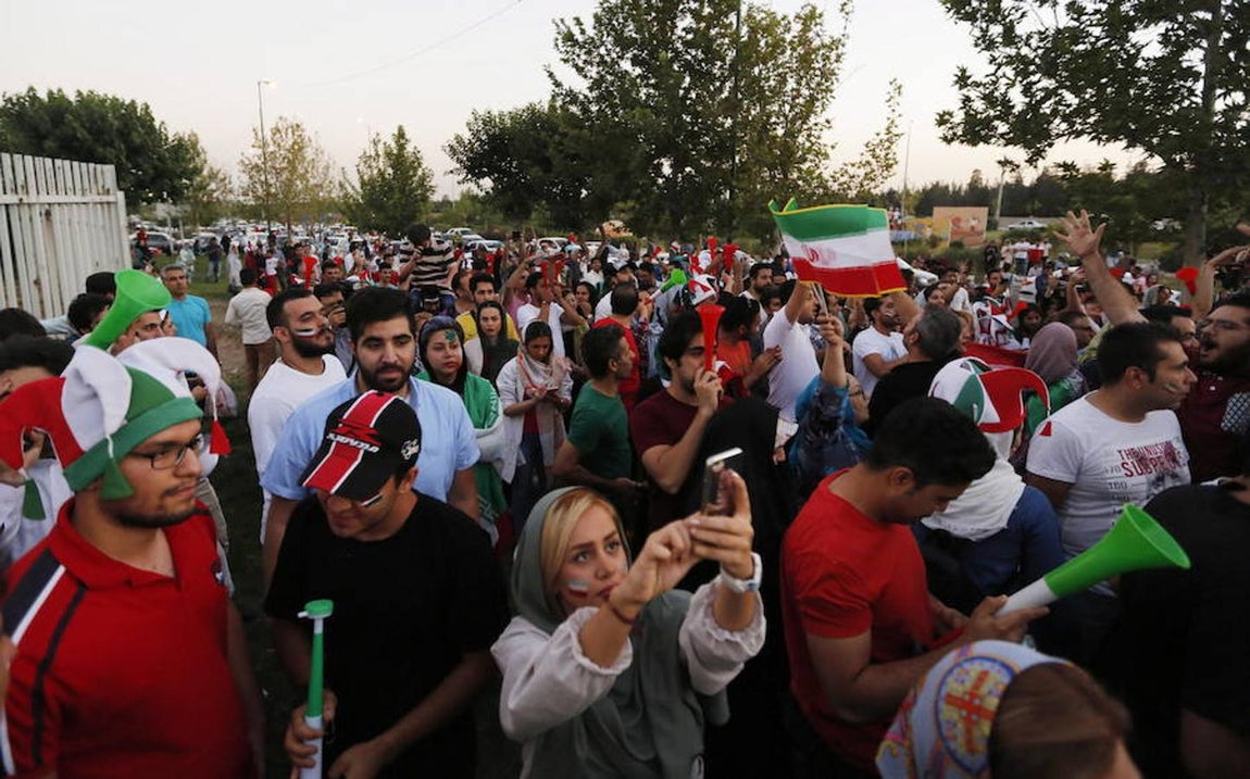 Las mujeres iraníes, por primera vez en el fútbol en Teherán