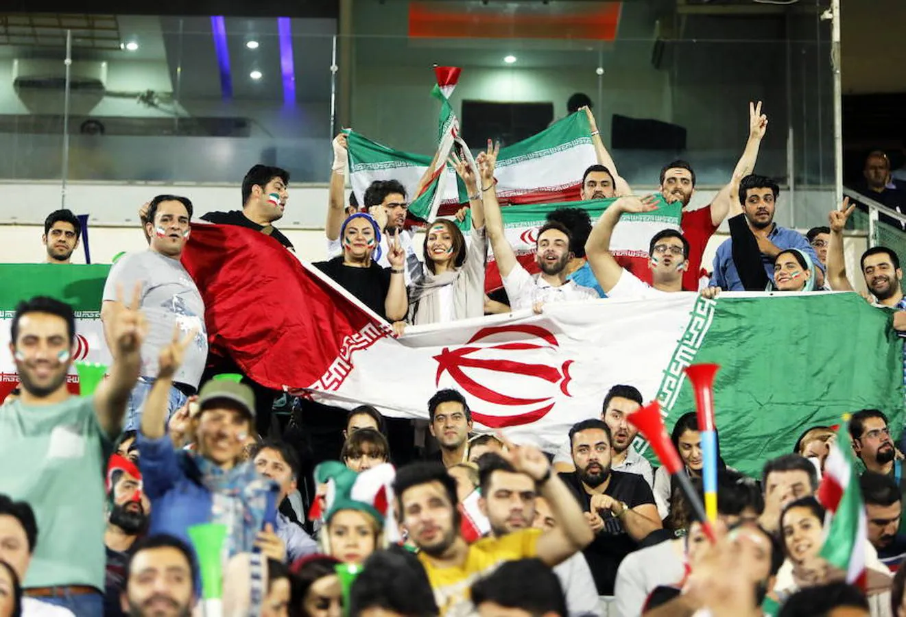 Las mujeres iraníes, por primera vez en el fútbol en Teherán