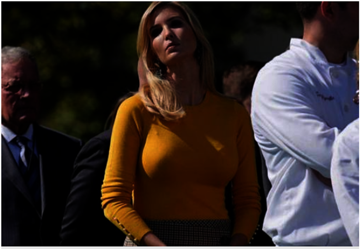 Ivanka Trump. Uno de sus «looks» más recordados es el que llevó durante el homenaje a las víctimas del tiroteo de Las Vegas: jersey color mostaza y falda a cuadros, todo del buque insignia de Inditex.