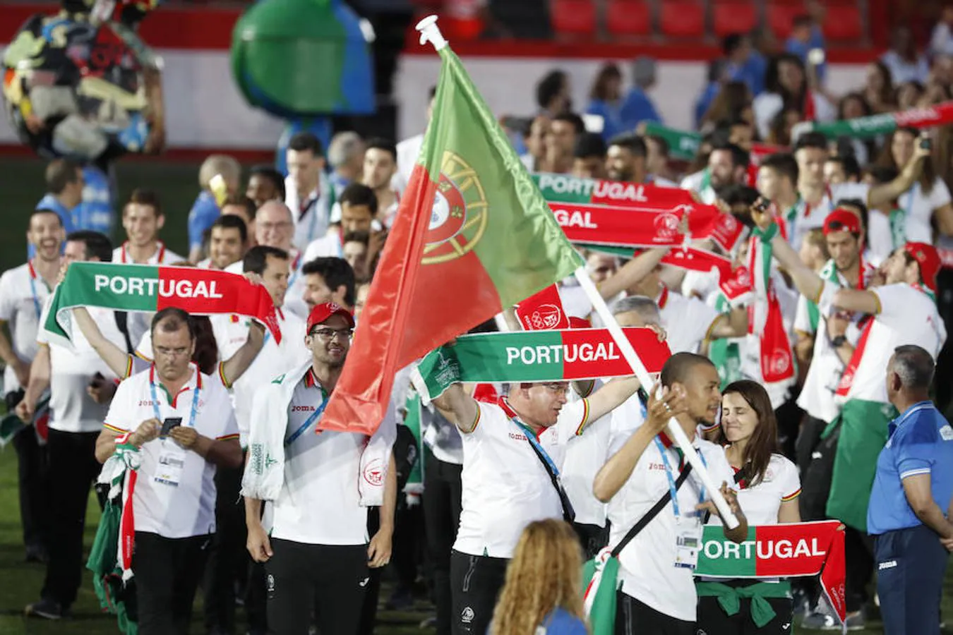 Desfile de la delegación de Portugal durante el acto de inauguración hoy en Tarragona de la XVIII edición de los Juegos Mediterráneos.. 