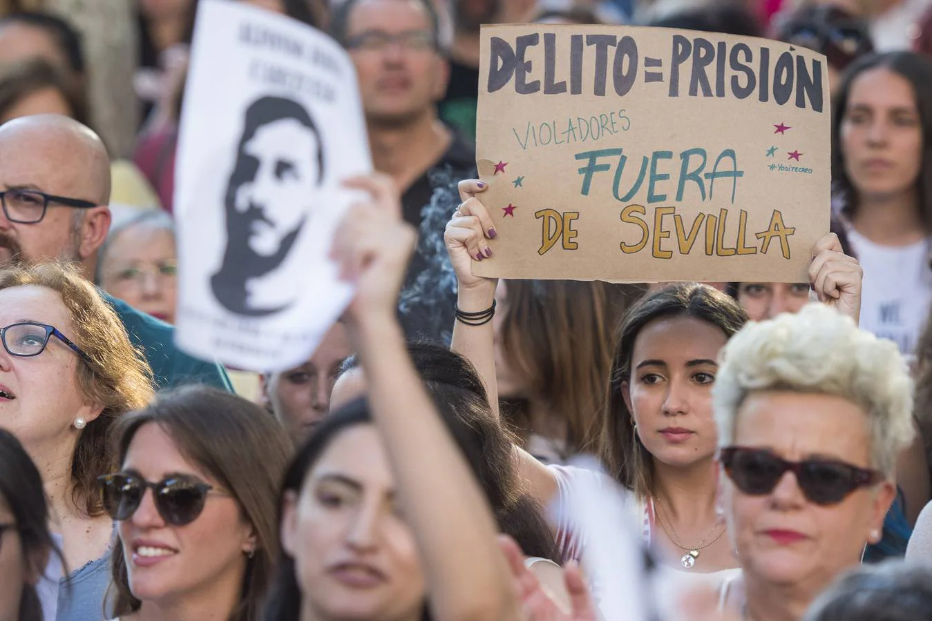 Manifestación masiva en Sevilla contra la libertad de la Manada