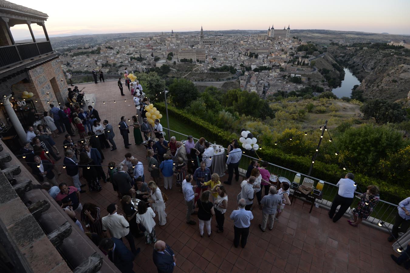 Animada velada en el 50 cumpleaños del Parador