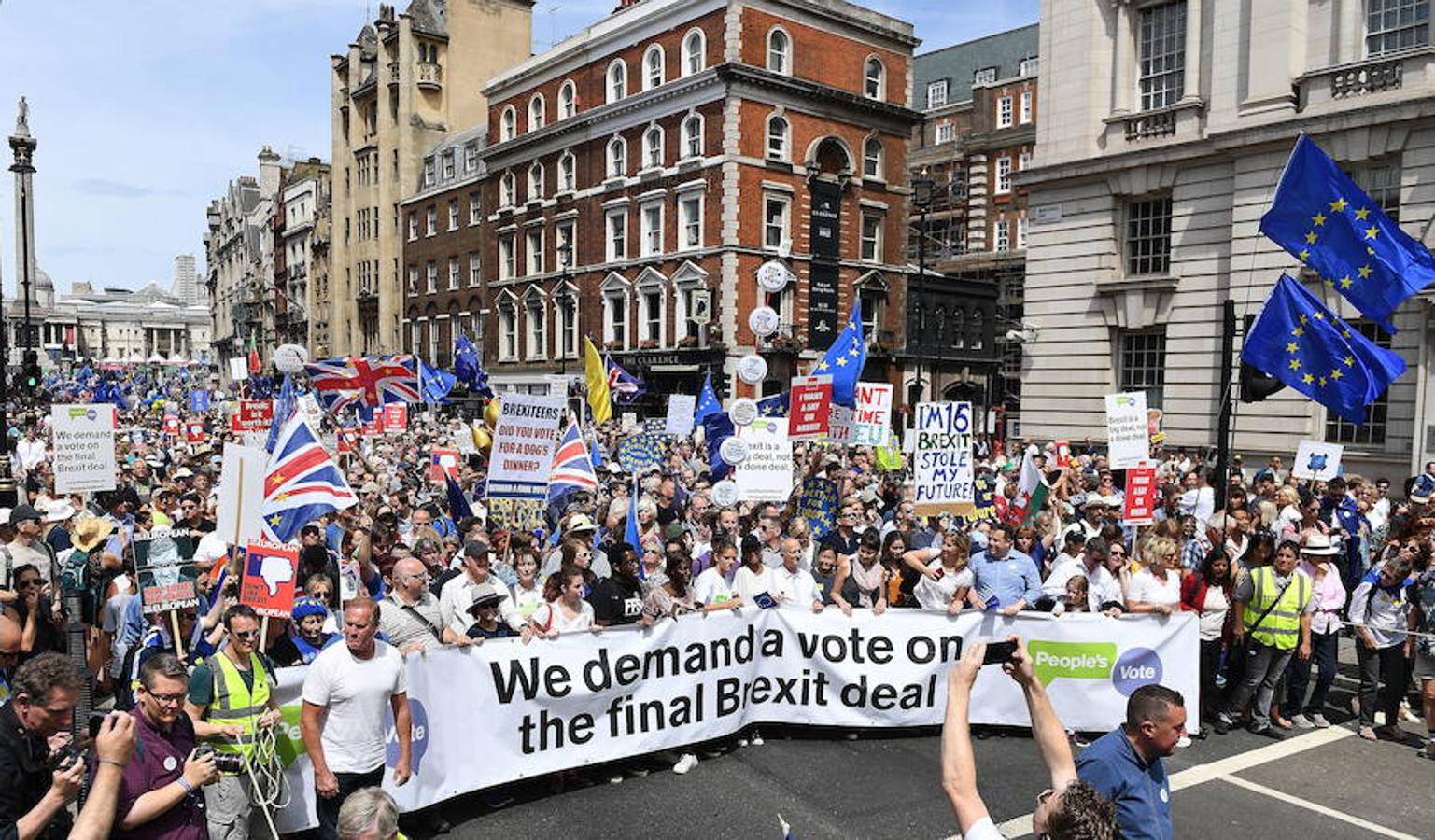 Manifestación anti-Brexit. Decenas de miles de personas se manifestaron en Londres el sábado para pedir una segunda votación sobre la salida de Gran Bretaña de la Unión Europea