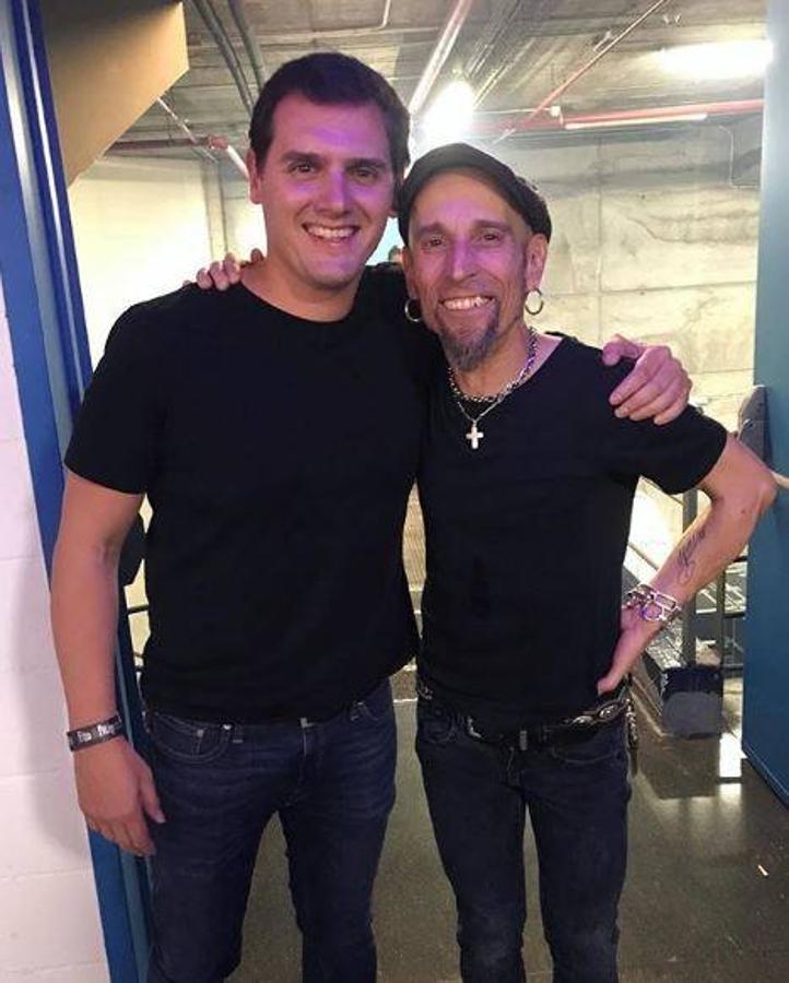 Albert Rivera. El líder de Ciudadanos ha conocido a Fito, un artista al que define como uno de sus ídolos musicales, Fito. Rivera fue uno de los asistentes al concierto del artista en el Wizink Center