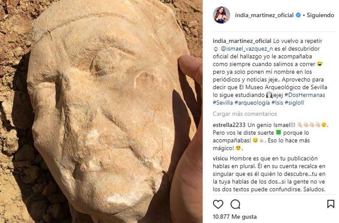 India Martínez. La cantante y su pareja, Ismael Vazquez, han hecho este hallazgo egipcio que está en manos del Museo Arqueológico de Sevilla para su estudio