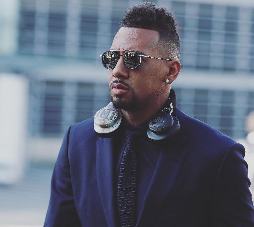 Jerome Boateng, jugador de la Selección de Alemania. El central alemán del Bayern de Munich no vive su mejor momento en lo futbolístico, ya que entre lesiones y bajón de rendimiento no ha lucido a su nivel habitual, pero el seleccionador alemán Joachim Low le considera un fijo dentro de la vieja guardia que salió campeona en el año 2014 en Brasil. Eso sí, en cuestión de estilo el nivel nunca falla.