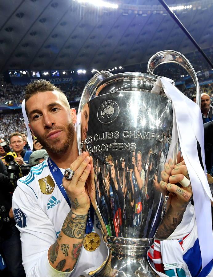 Sergio Ramos posa con la Champions League conseguida en 2018. 