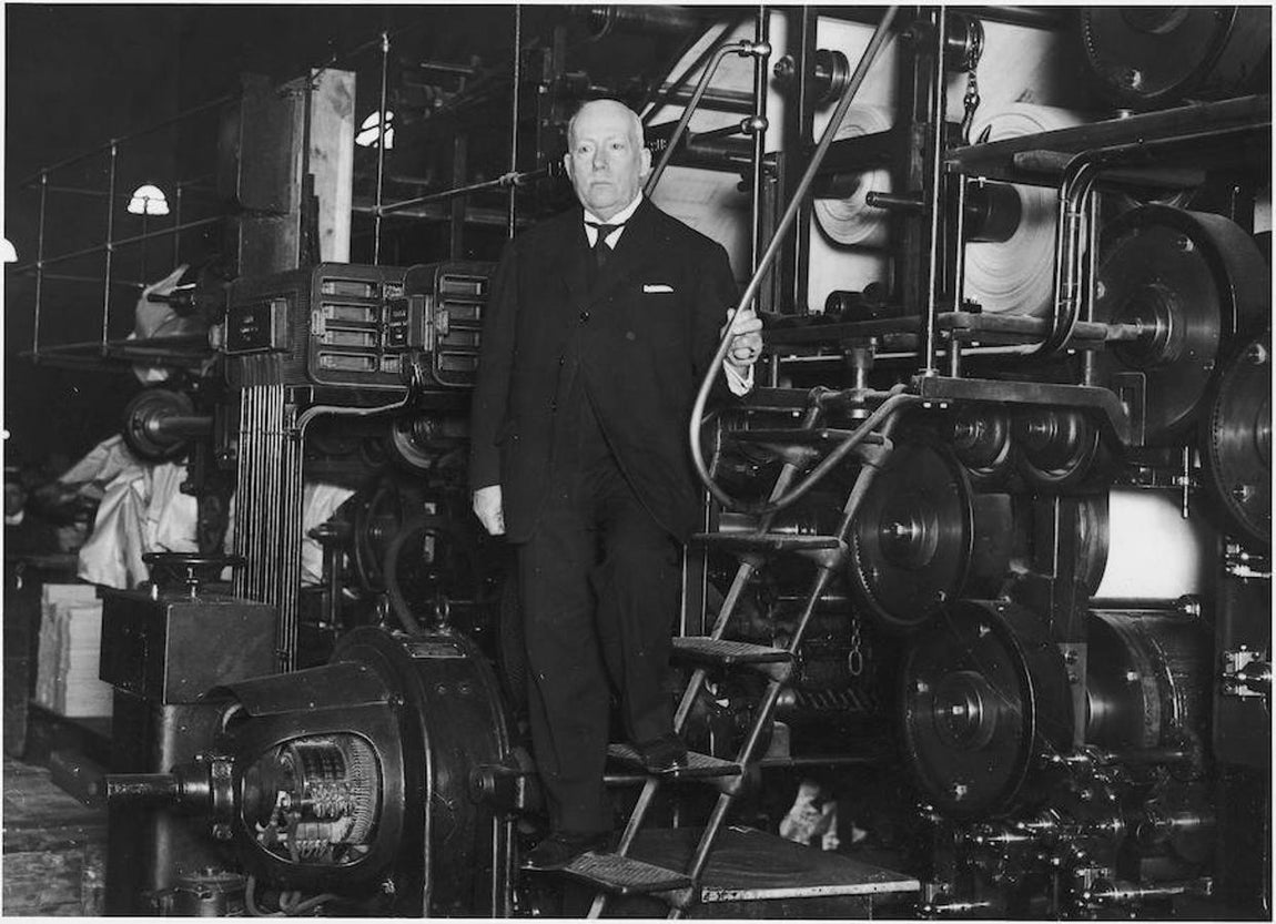 Torcuato Luca de Tea en la rotativa de ABC. 