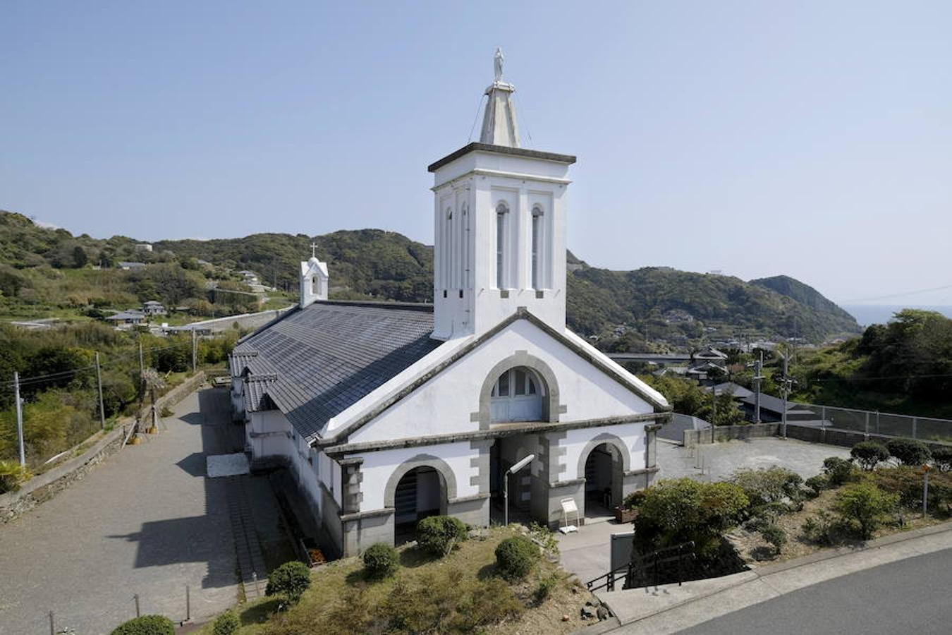 En Japón fueron reconocidos los sitios de los cristianos ocultos en la región de Nagasaki, situados al noroeste de la isla de Kyushu, que incluyen el castillo Hara y una catedral, construidos entre los siglos XVI y XIX.. 