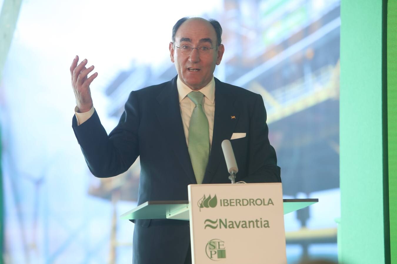 Navantia entrega la segunda plataforma eólica a Iberdrola
