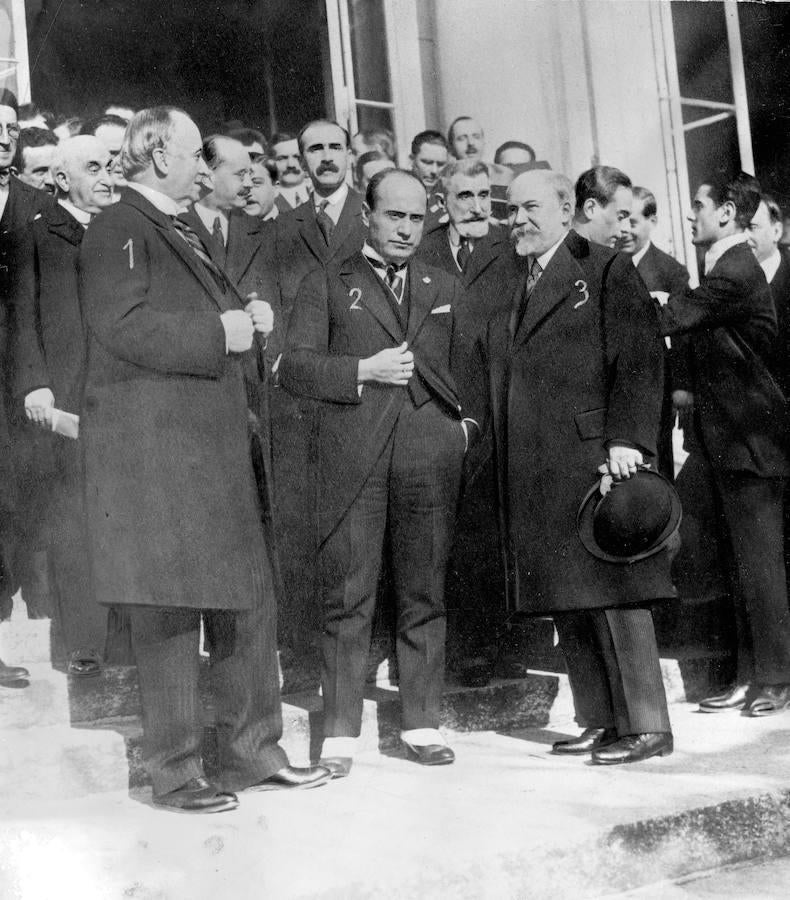 Conferencia de Lausana de 1922. Benito Mussolini junto a Curzón y Poincare en el Hotel Beaurivage