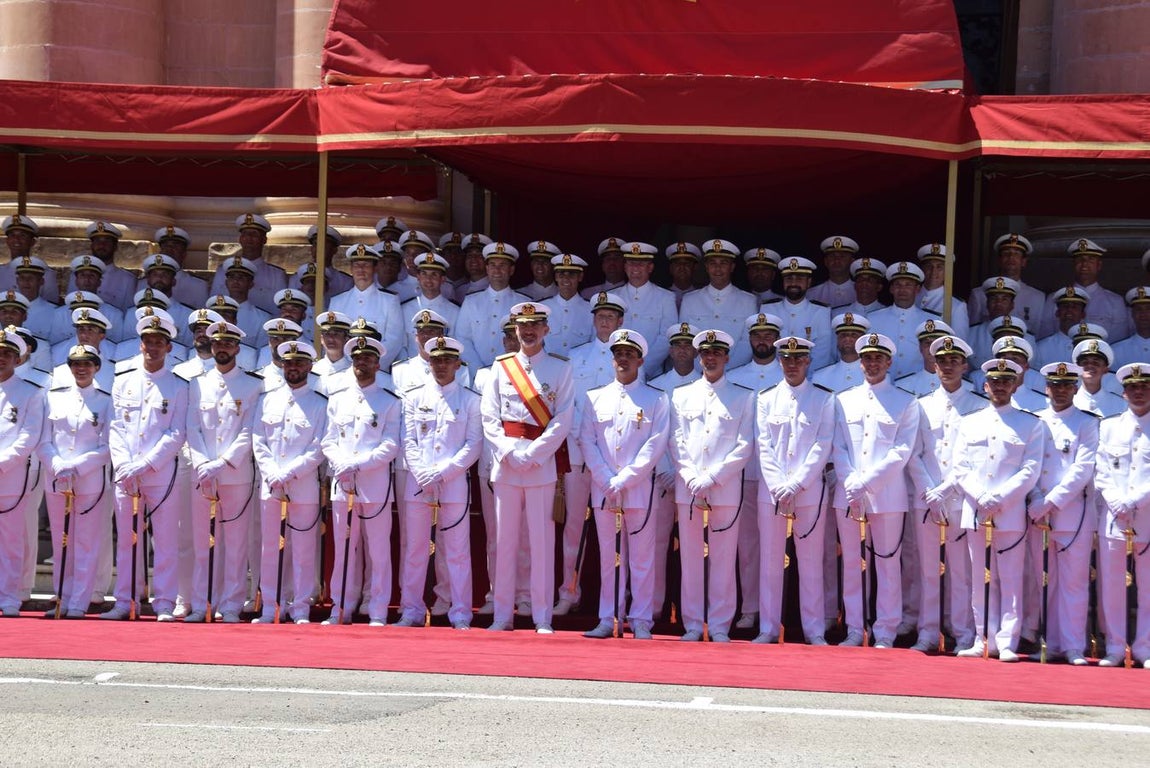El Rey Felipe VI preside la entrega de Despachos en la Escuela de Suboficiales