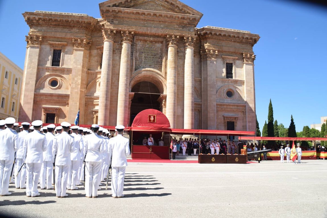 El Rey Felipe VI preside la entrega de Despachos en la Escuela de Suboficiales