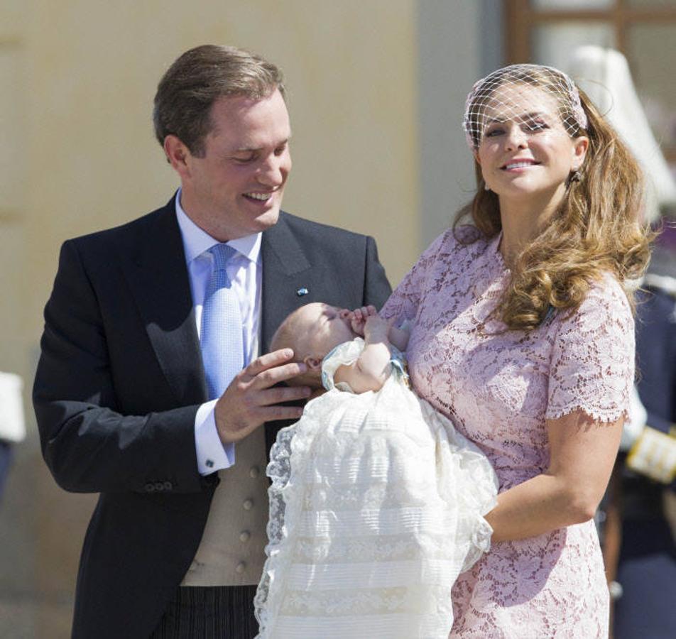 Y en el de su primogénita, Leonore, lució un vestido de encaje rosa. 