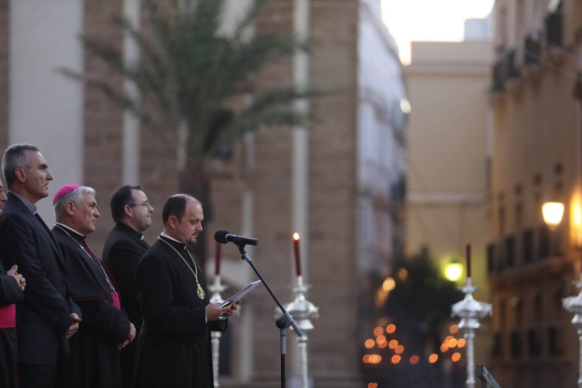 El Vía Crucis diocesano de Cádiz, en imágenes (II)