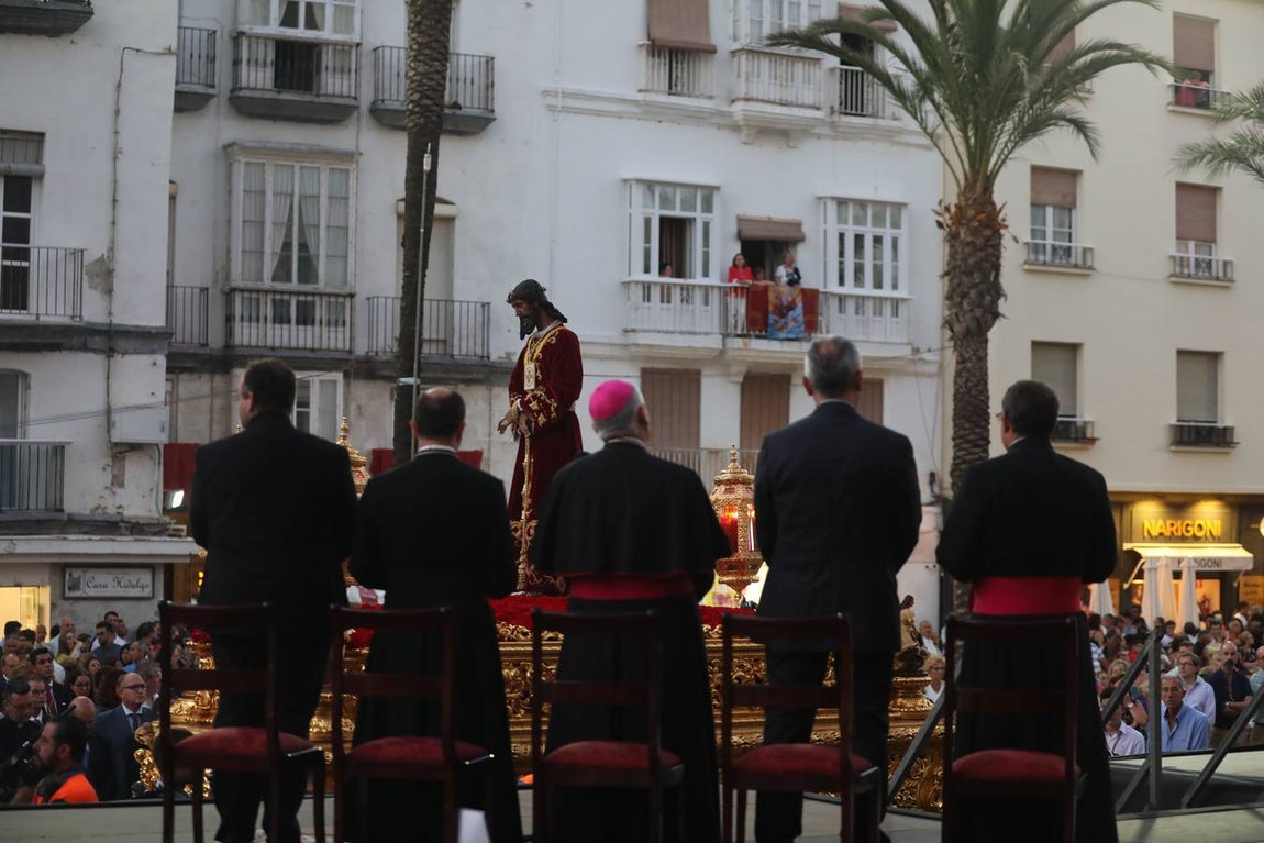El Vía Crucis diocesano de Cádiz, en imágenes (II)