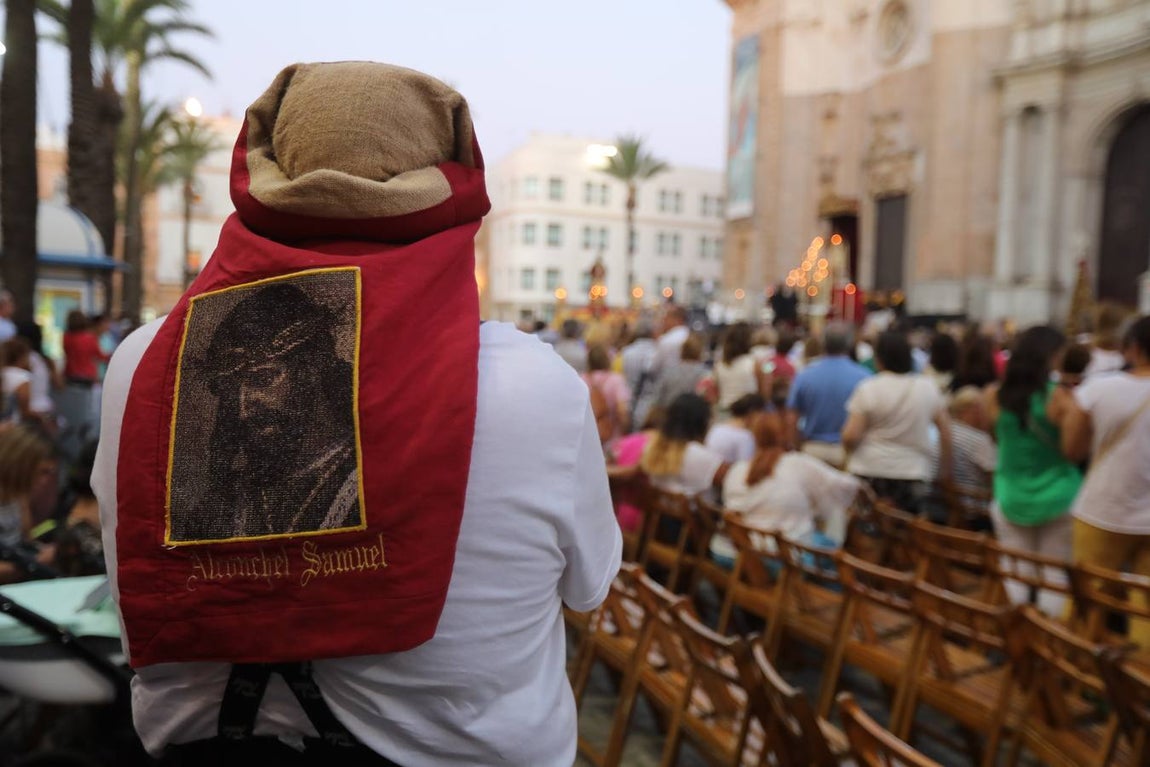 El Vía Crucis diocesano de Cádiz, en imágenes (II)