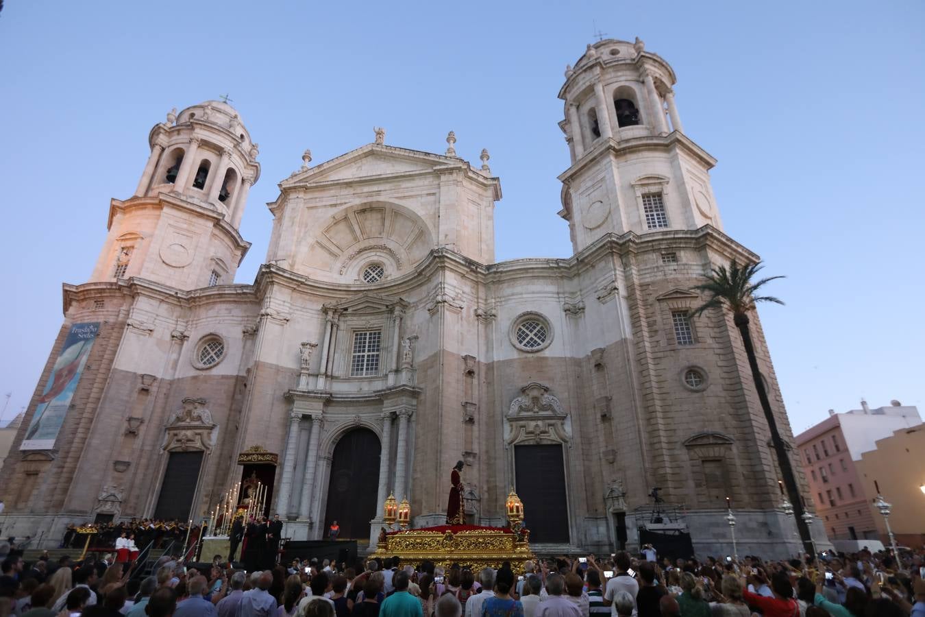 El Vía Crucis diocesano de Cádiz, en imágenes (II)