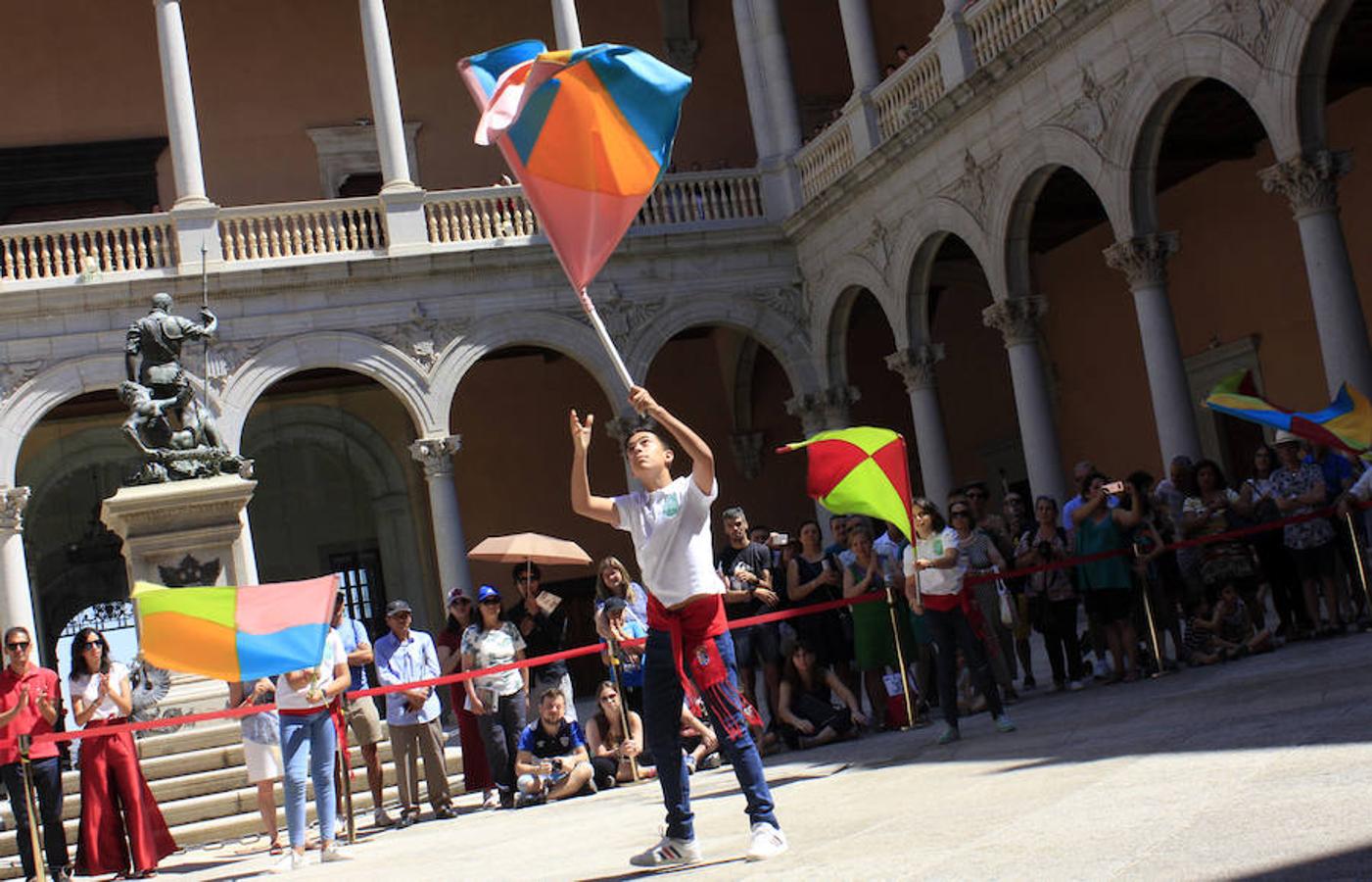 El Baile de la Bandera «toma» el Alcázar de Toledo