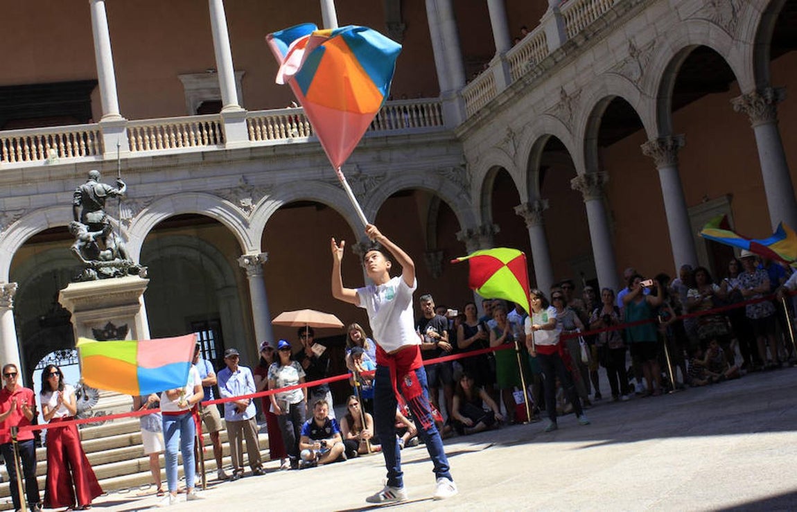 El Baile de la Bandera «toma» el Alcázar de Toledo