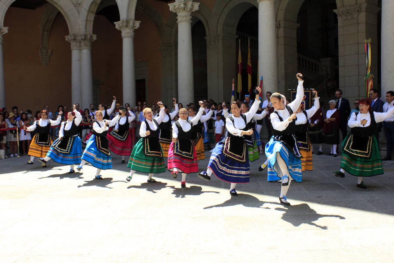 El Baile de la Bandera «toma» el Alcázar de Toledo