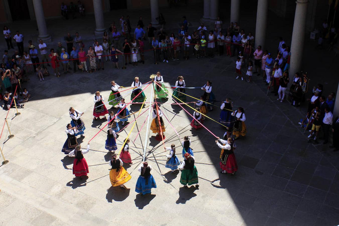 El Baile de la Bandera «toma» el Alcázar de Toledo