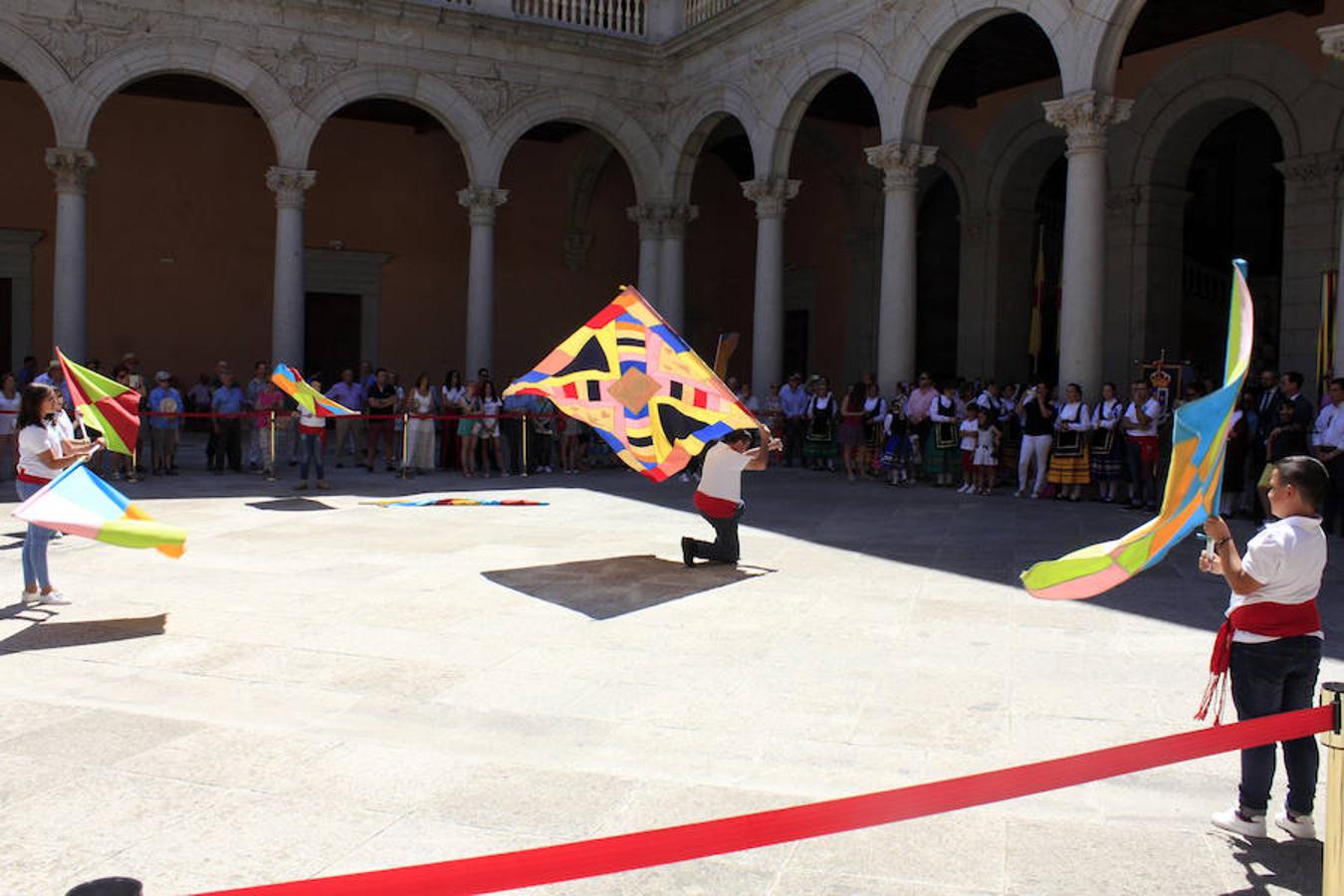 El Baile de la Bandera «toma» el Alcázar de Toledo