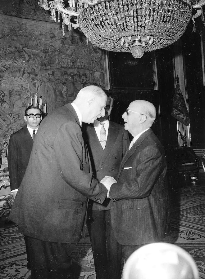 Entrevista en el Palacio del Prado entre Franco y De Gaulle. 