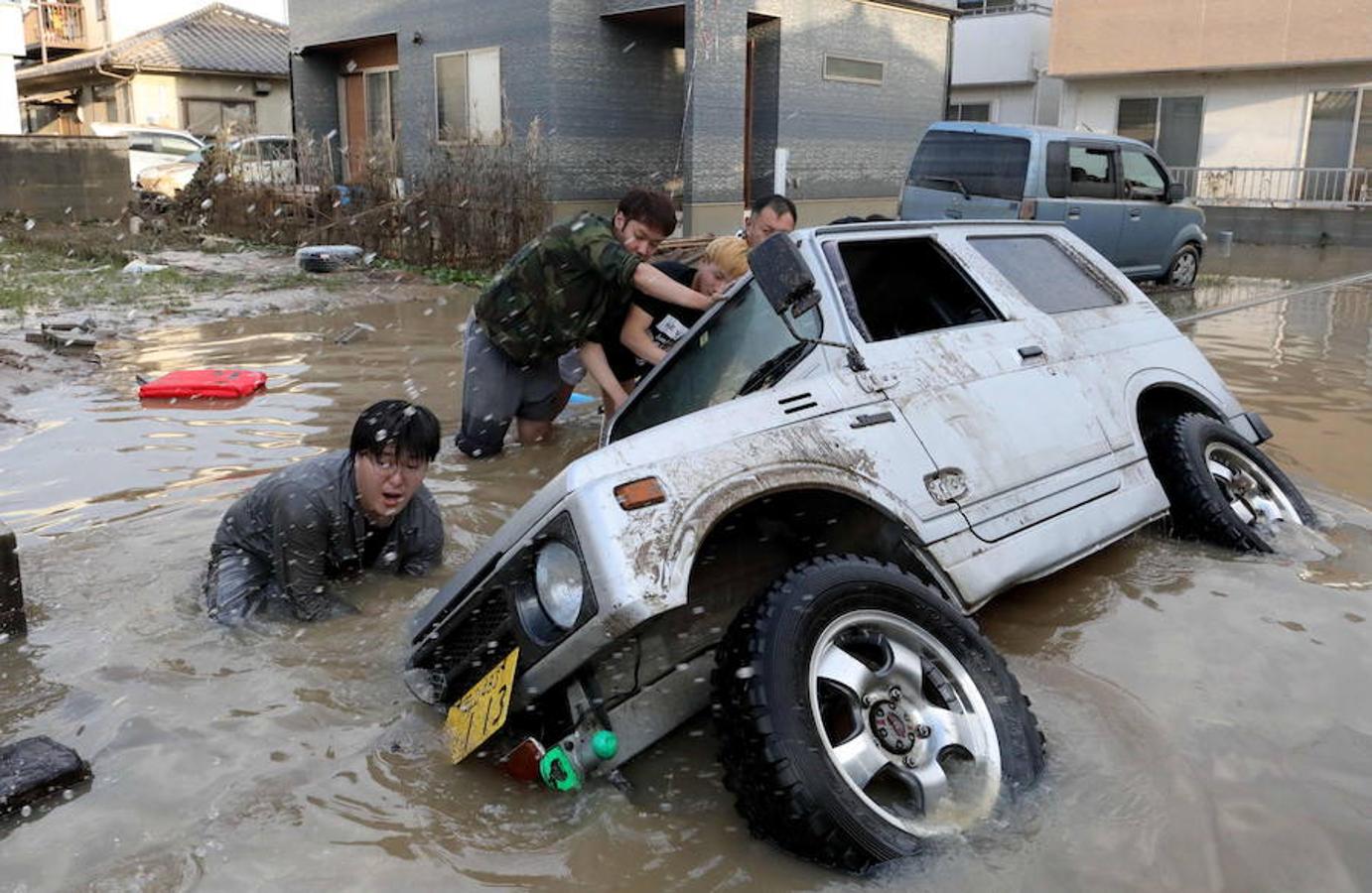 Una de las peores catástrofes naturales de las últimas décadas. Las precipitaciones han causado graves daños en miles de viviendas e infraestructuras, provocado la evacuación de decenas de miles de personas y dejado aisladas a poblaciones enteras