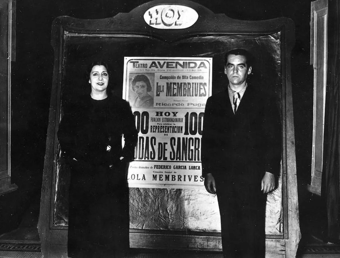Lorca junto a la actriz Lola Membrives en Buenos Aires. El teatro La Avenida es donde se representó la obra Bodas de Sangre en Argentina