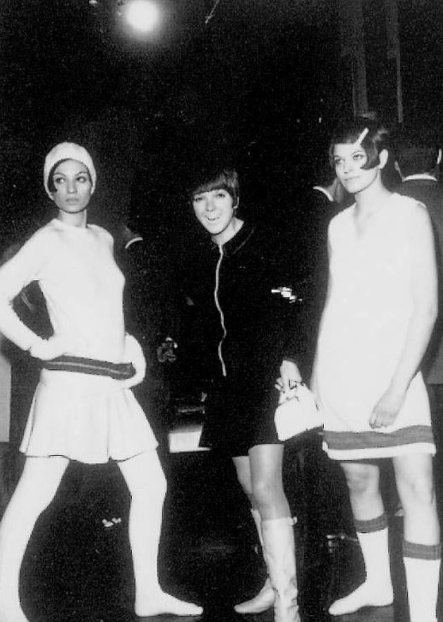 Mary Quant, primera diseñadora en presentar la minifalda. 
