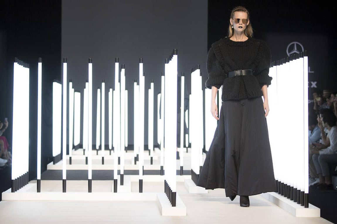 Juanjo Oliva tiñe de negro la moda verde