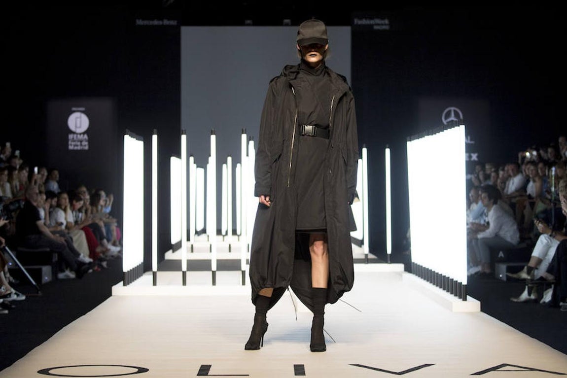 Juanjo Oliva tiñe de negro la moda verde