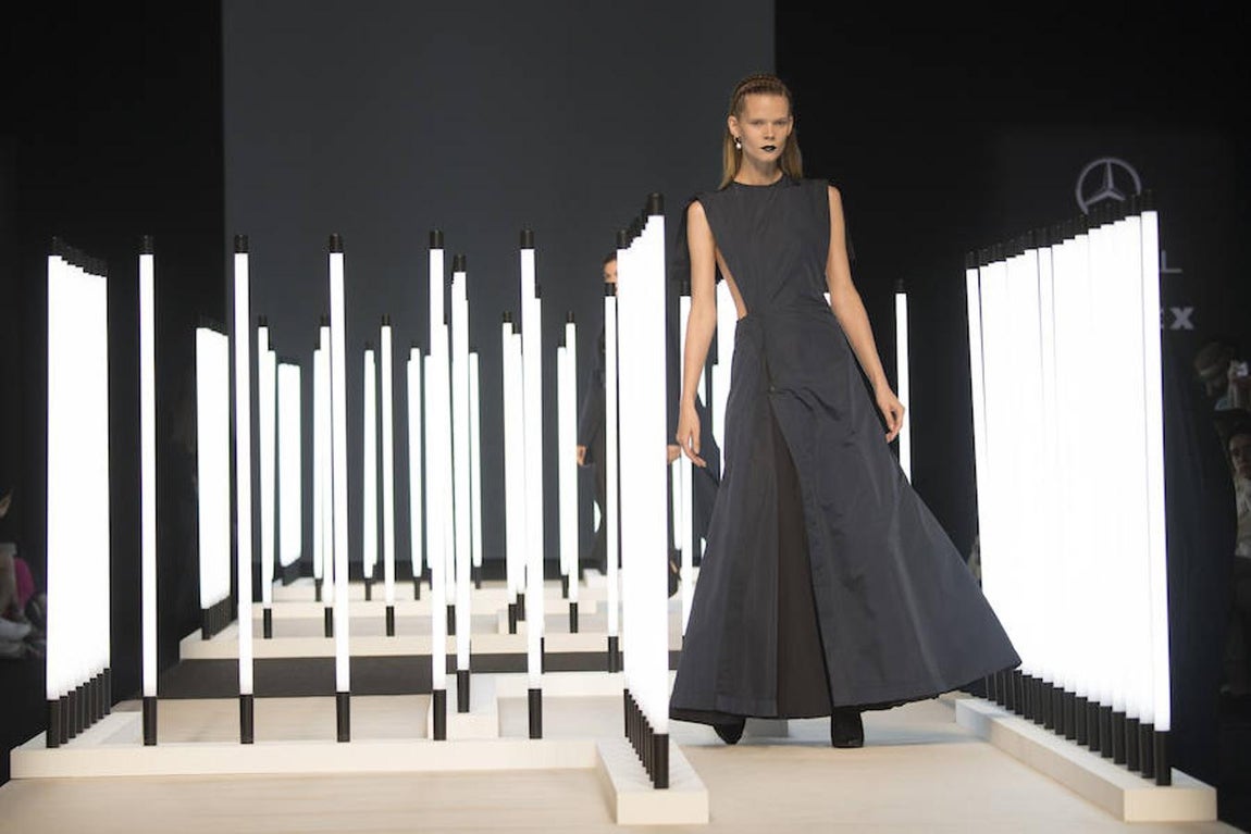 Juanjo Oliva tiñe de negro la moda verde