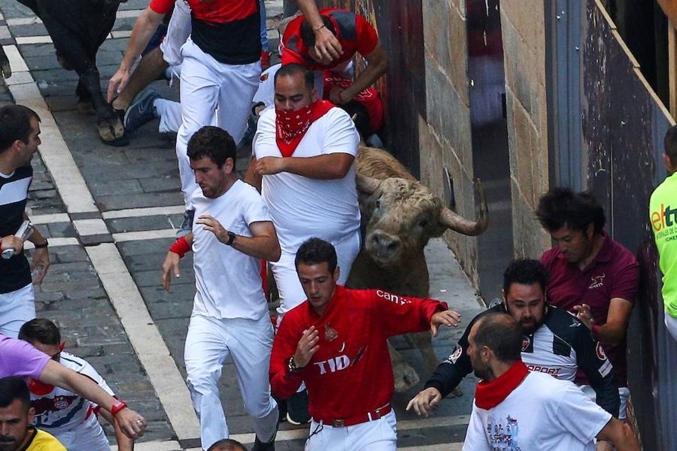 Las mejores imágenes del quinto encierro de San Fermín