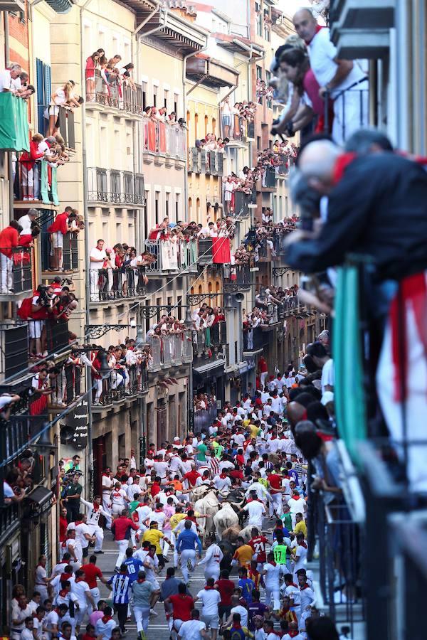 Las mejores imágenes del quinto encierro de San Fermín