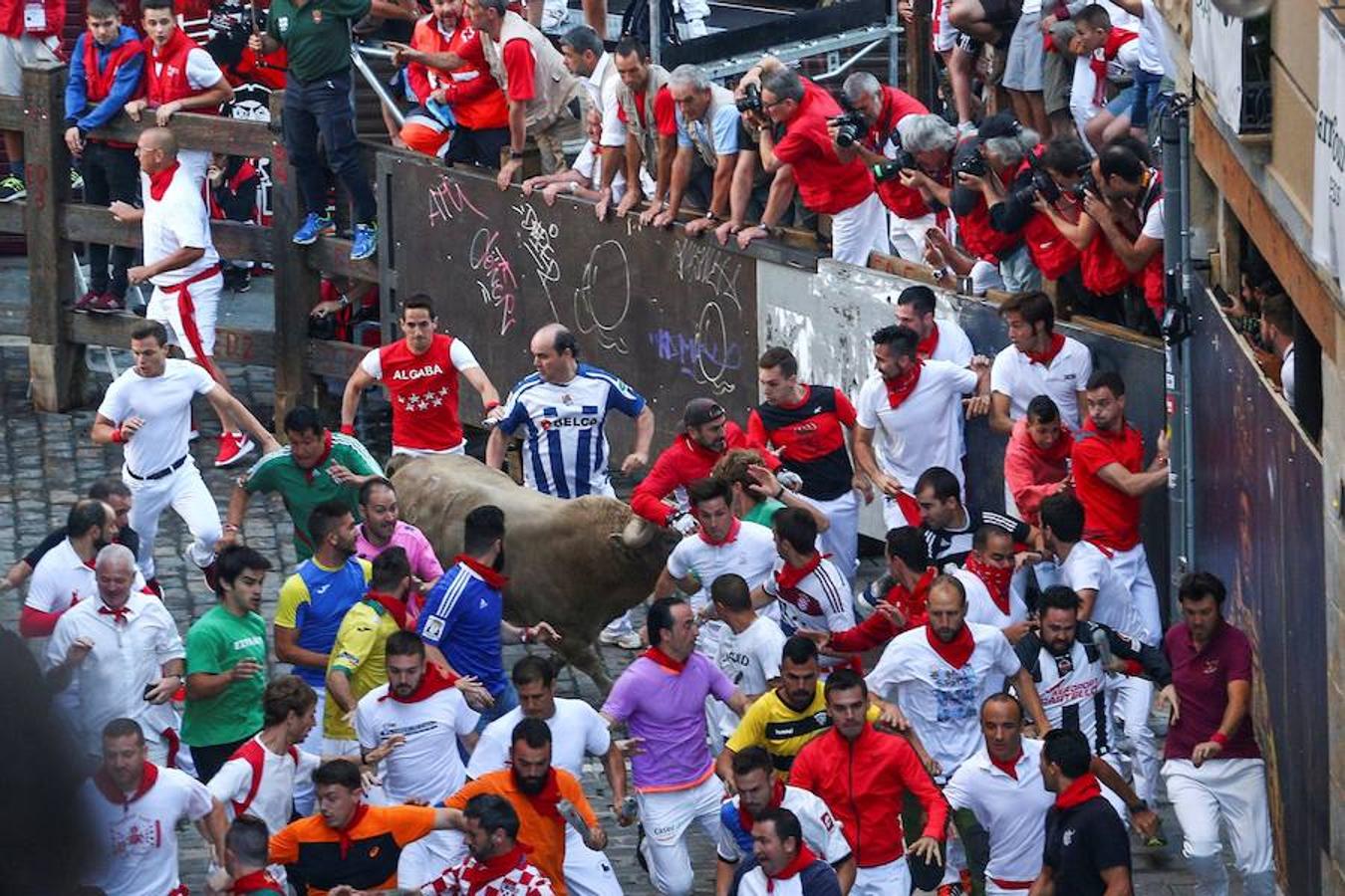 Las mejores imágenes del quinto encierro de San Fermín