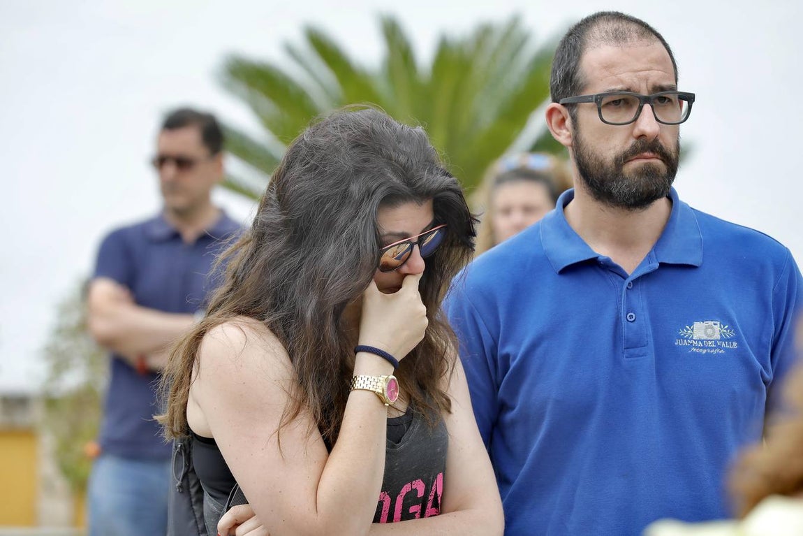 En imágenes, la concentración en Pilas por los asesinatos de Pau