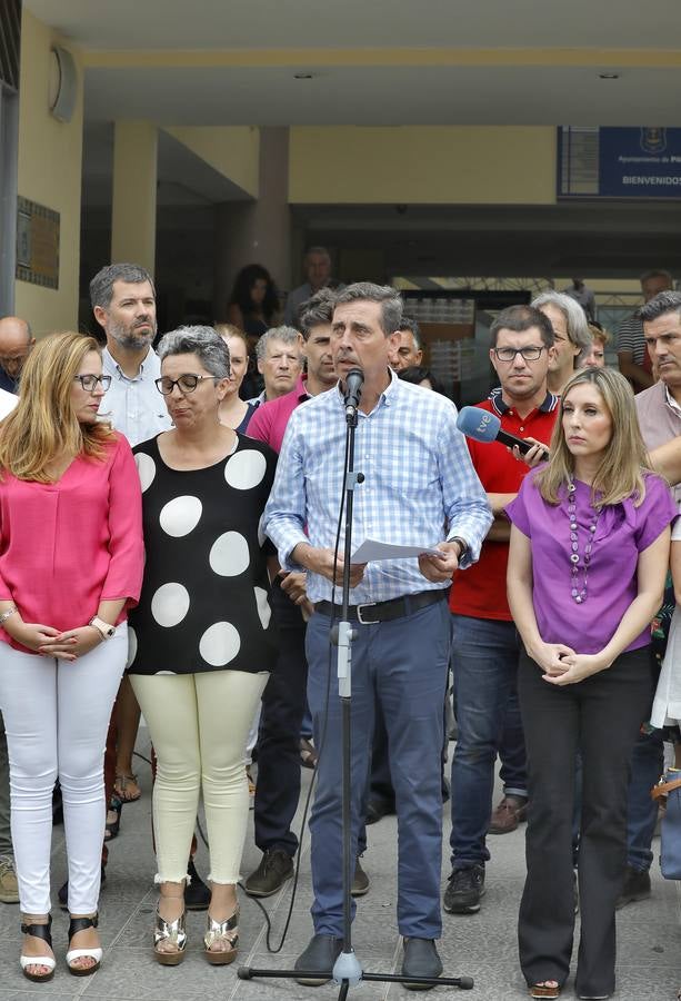 En imágenes, la concentración en Pilas por los asesinatos de Pau