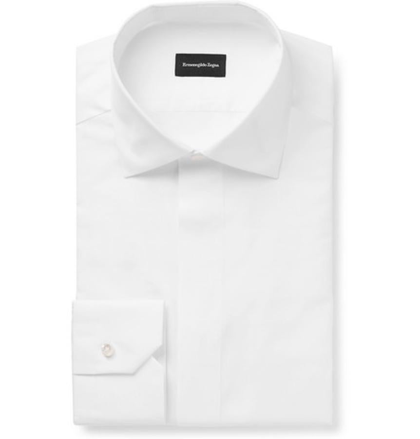 Camisa de Ermenegildo Zegna. El básico por excelencia es la camisa blanca como ésta de Ermenegildo Zegna, que presenta como siempre una máxima atención en los detalles. Está hecha de popelina ligera de algodón mezclada con seda. Precio: rebajado de 360 a 180 euros.