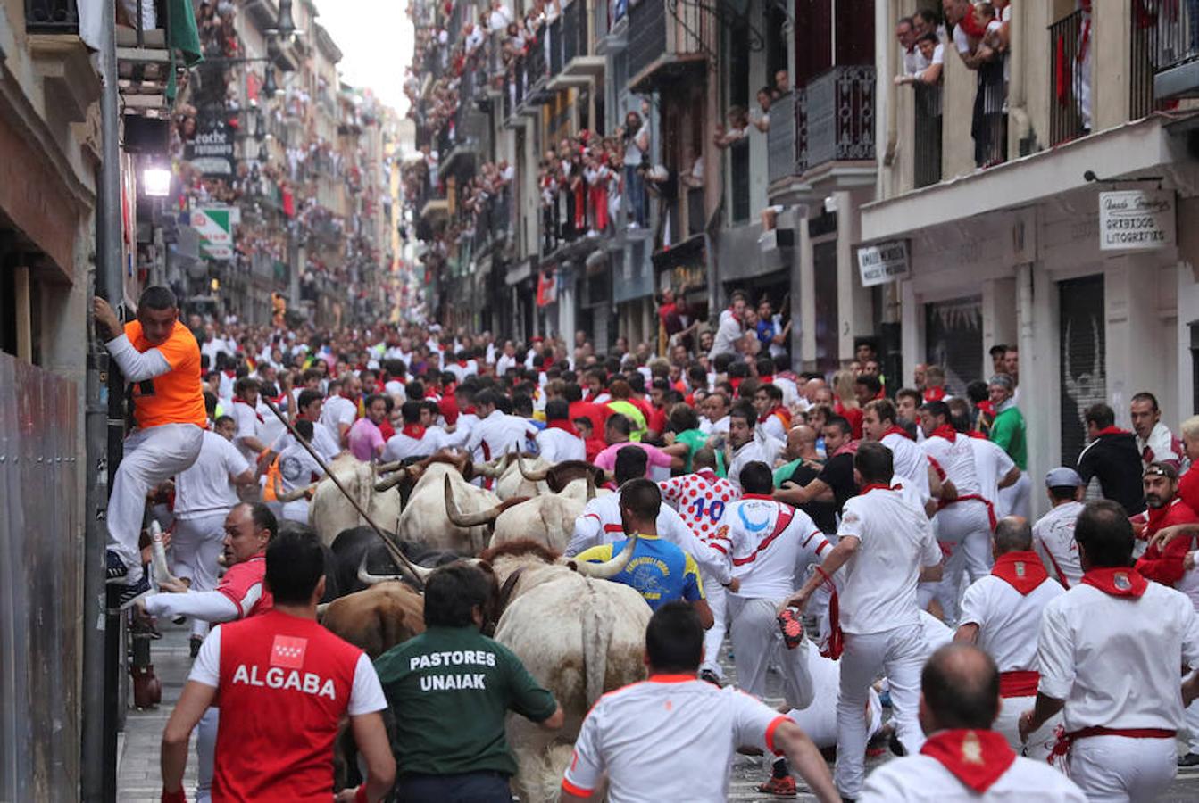 Las mejores imágenes del sexto encierro de San Fermín