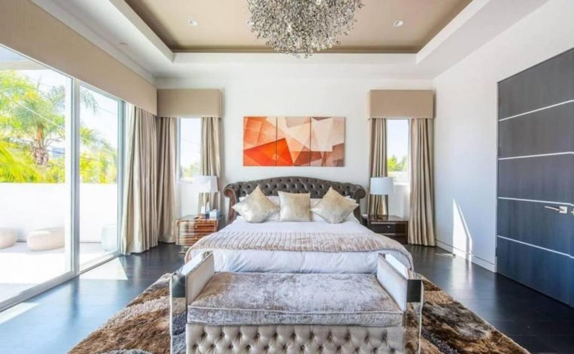 Amplia. Tiene cinco dormitorios y 6 baños y mide 376 metros cuadrados