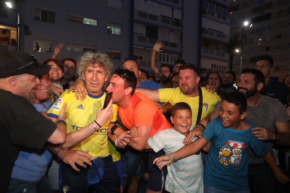 FOTOS: Mágico apadrina la nueva equipación del Cádiz CF