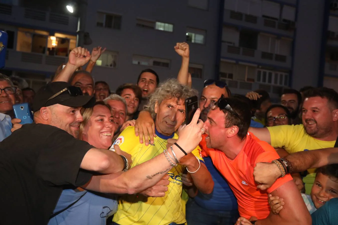 FOTOS: Mágico apadrina la nueva equipación del Cádiz CF