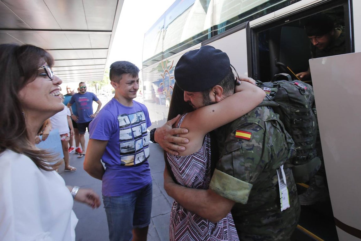 El regreso a Córdoba de los soldados de la Brigada de Cerro Muriano, en imágenes