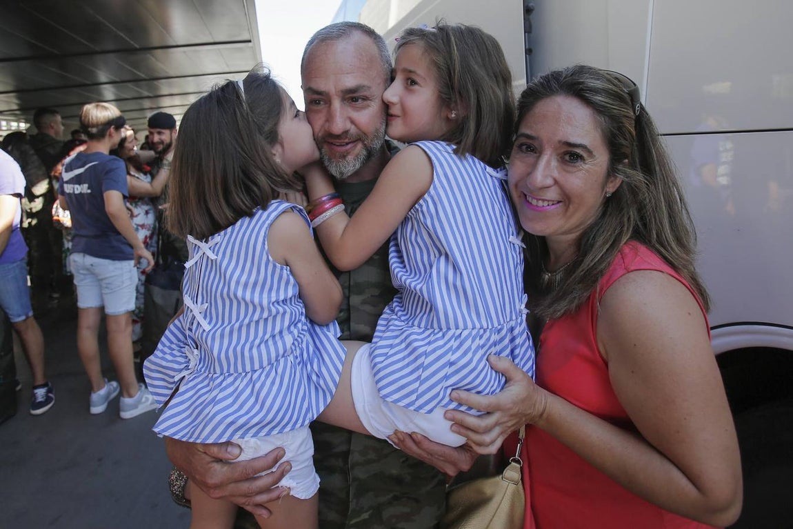 El regreso a Córdoba de los soldados de la Brigada de Cerro Muriano, en imágenes